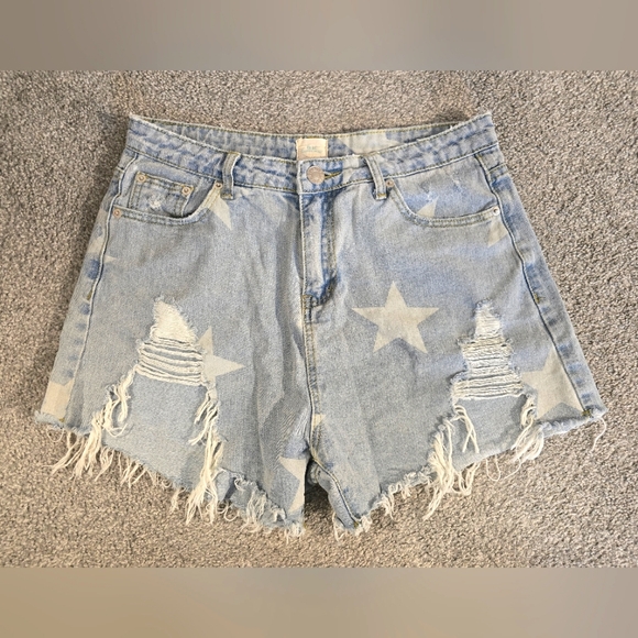 Blue Buttercup Star Print Distressed Light Denim Women's Size Large Shorts - Picture 1 of 8